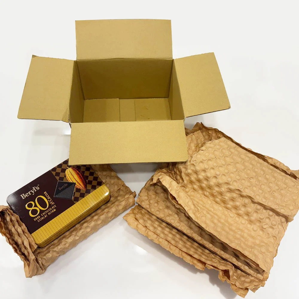 使用紙材進行包裝填充的出貨示意，展示為達到相同防護需求所需增加的材料使用量與堆疊方式